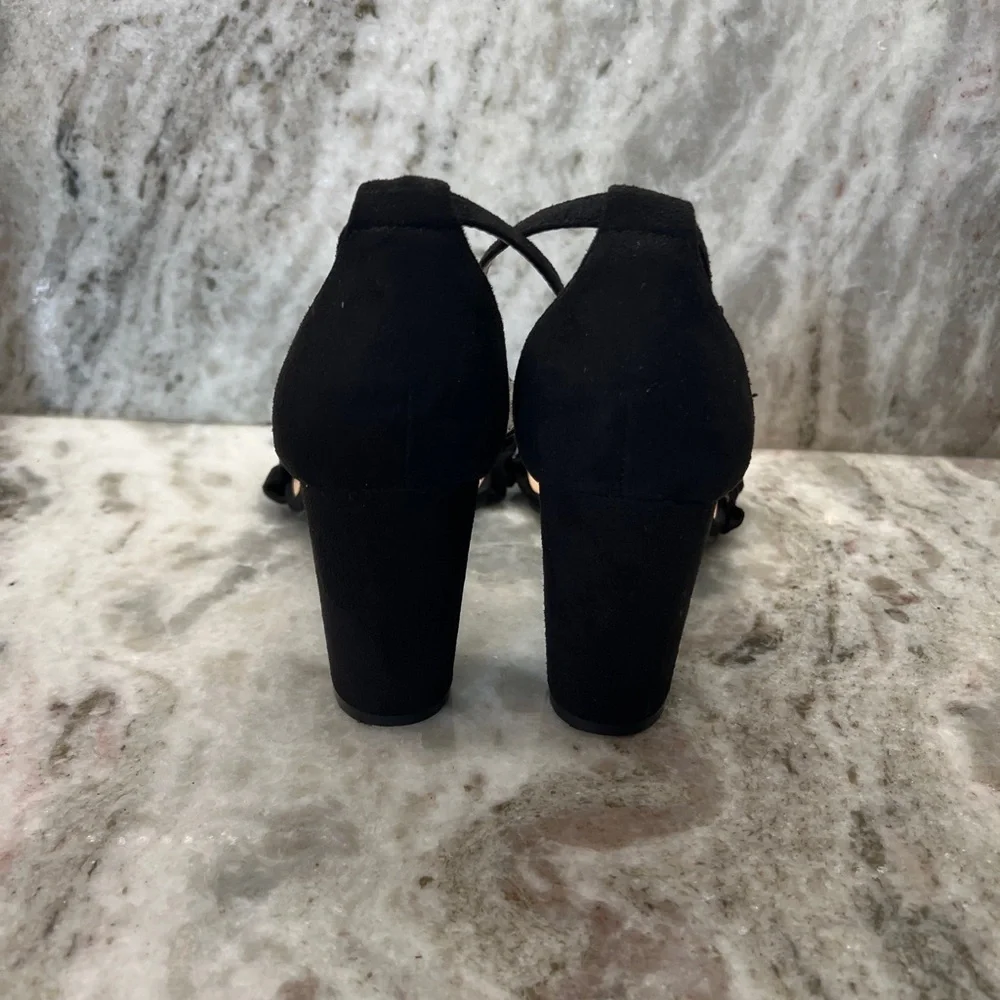 Unisa Undiara Wedding Party Formal Black Ruffle Ankle Strap Block Heels Sz 9